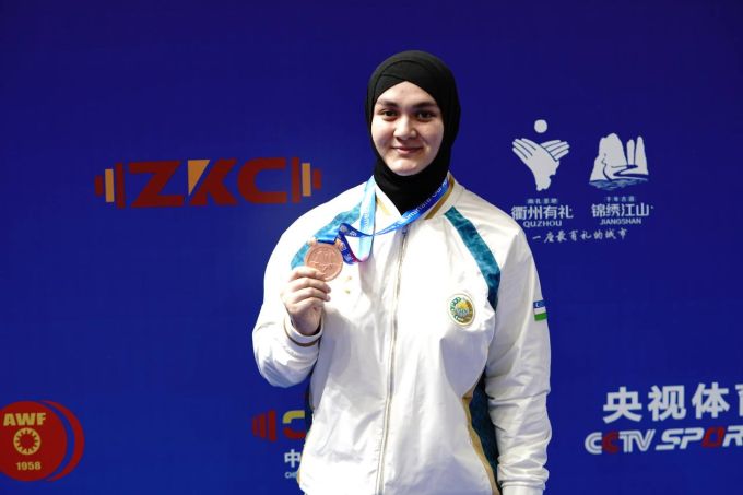 Риёд — 2025: Турсуной Жабборова даст кўтариш машқида бронза медалини қўлга киритди