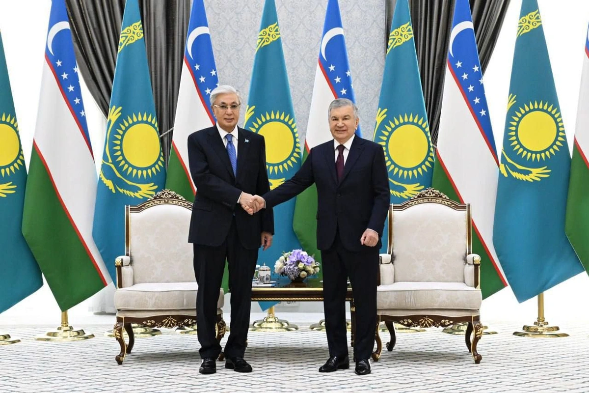 Шавкат Мирзиёев ва Қасим-Жомарт Тоқаев тор ва кенгайтирилган доирада музокаралар ўтказди