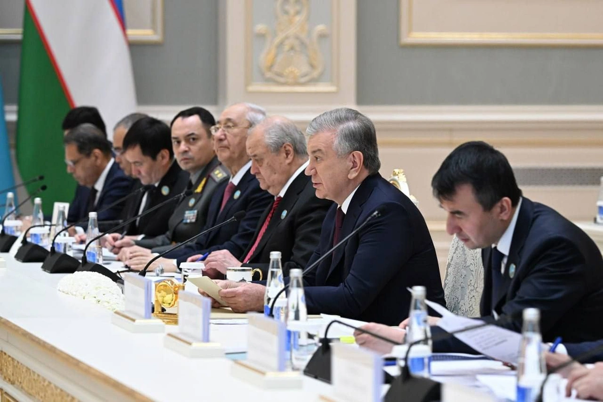 Шавкат Мирзиёев ва Қасим-Жомарт Тоқаев тор ва кенгайтирилган доирада музокаралар ўтказди Шавкат Мирзиёев ва Қасим-Жомарт Тоқаев тор ва кенгайтирилган доирада музокаралар ўтказди