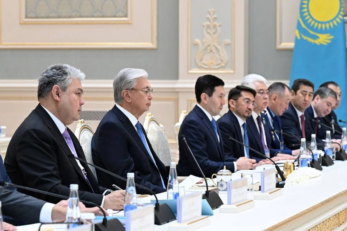 Шавкат Мирзиёев ва Қасим-Жомарт Тоқаев тор ва кенгайтирилган доирада музокаралар ўтказди Шавкат Мирзиёев ва Қасим-Жомарт Тоқаев тор ва кенгайтирилган доирада музокаралар ўтказди