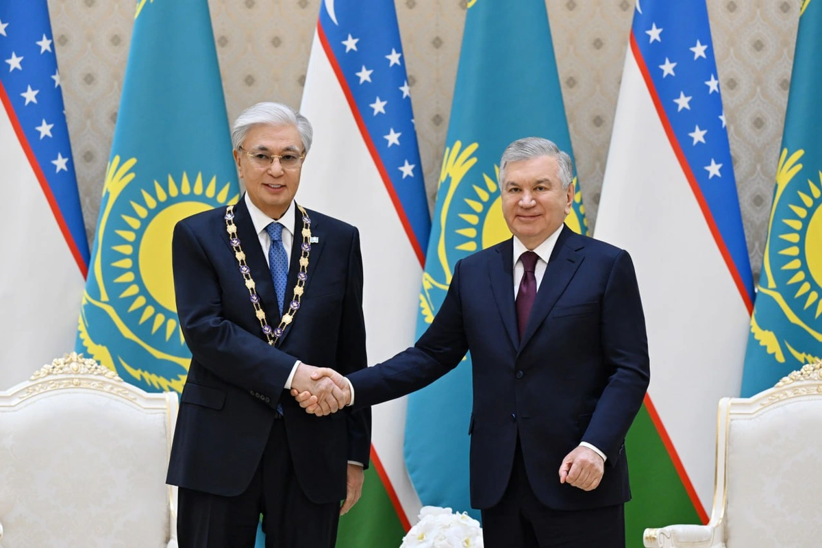 Шавкат Мирзиёев Қозоғистон президентини «Олий Даражали Дўстлик» ордени билан мукофотлади