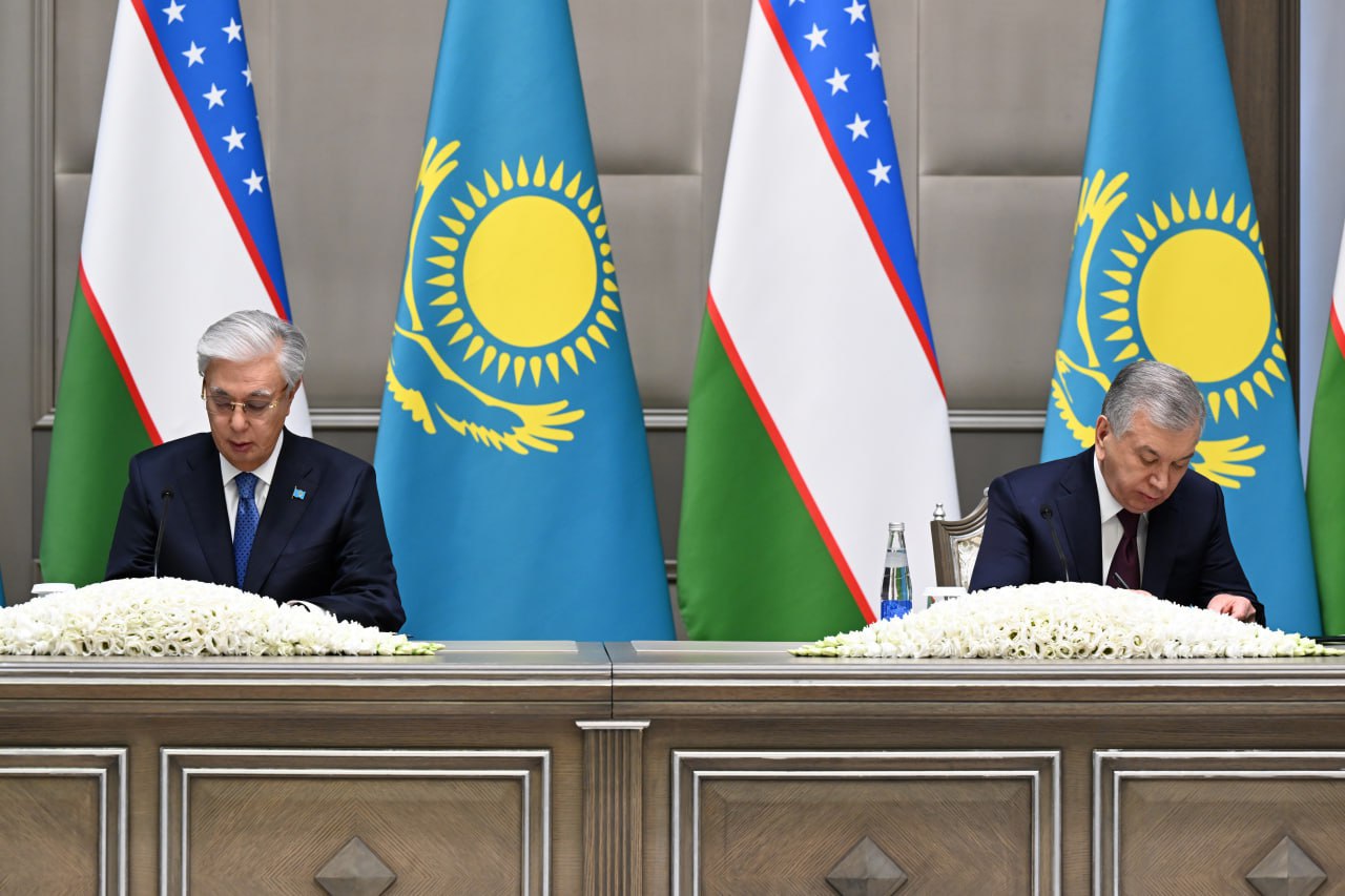 Қозоғистон билан стратегик шериклик ва иттифоқчиликни янада мустаҳкамлашга қаратилган салмоқли келишувлар тўплами имзоланди