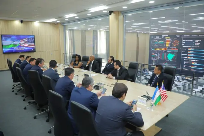 Лавозимини тарк этаётган Нью Йорк мэри Тошкентга келиб, пойтахт ҳокими билан музокаралар олиб борди Лавозимини тарк этаётган Нью Йорк мэри Тошкентга келиб, пойтахт ҳокими билан музокаралар олиб борди