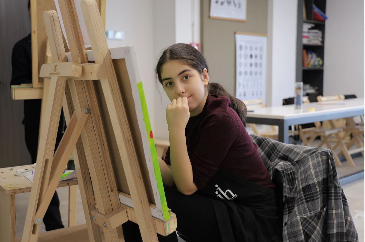 Neyrodivergent rassomning ilk shaxsiy ko‘rgazmasi — inklyuziv ta’lim samaradorligining yaqqol isboti