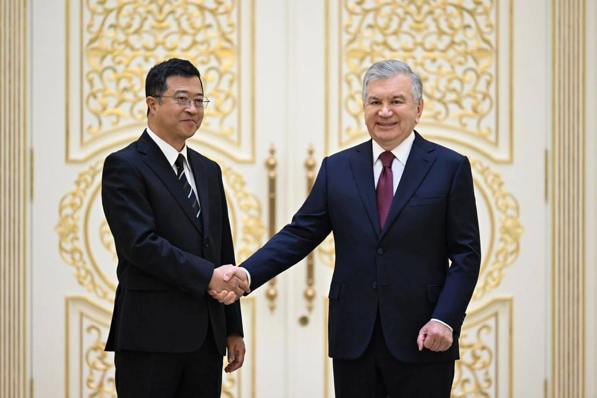 Шавкат Мирзиёев етти мамлакат элчиларидан ишонч ёрлиқларини қабул қилди