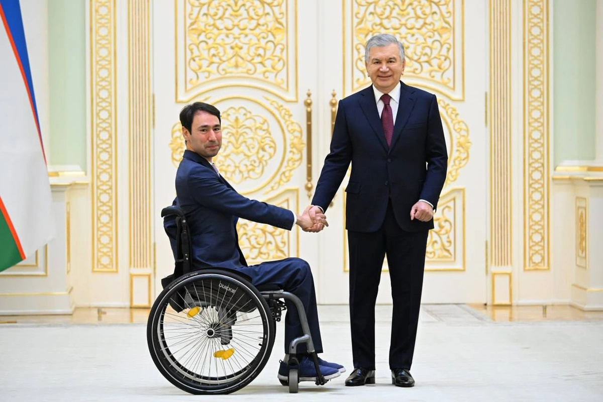 Шавкат Мирзиёев етти мамлакат элчиларидан ишонч ёрлиқларини қабул қилди