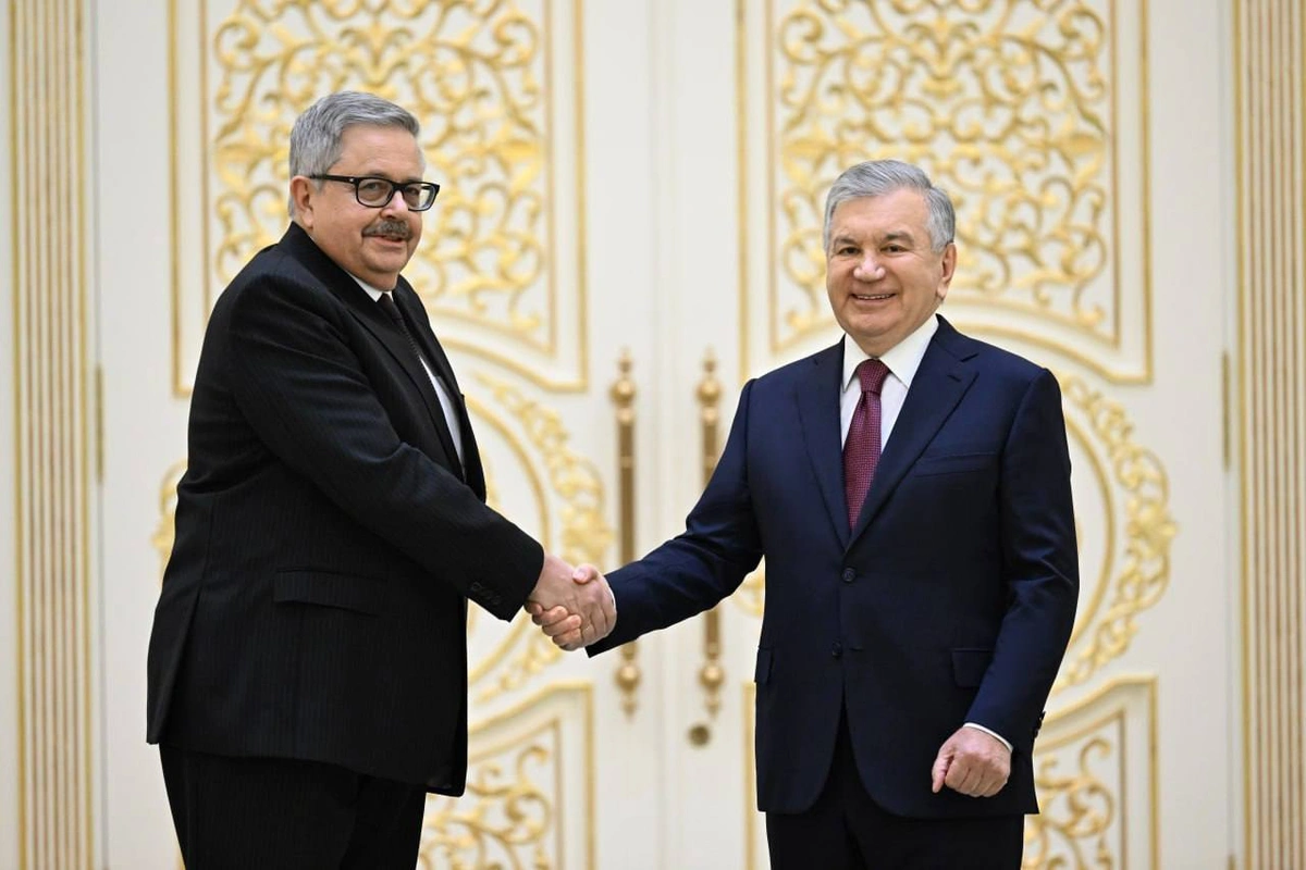 Шавкат Мирзиёев етти мамлакат элчиларидан ишонч ёрлиқларини қабул қилди