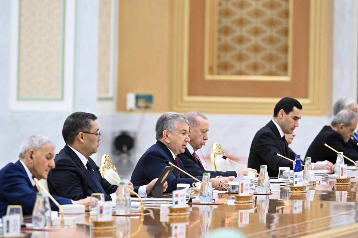 Ўзбекистон президенти: «Тинчлик ва ишонч — умумий фаровонлик асоси» Ўзбекистон президенти: «Тинчлик ва ишонч — умумий фаровонлик асоси»