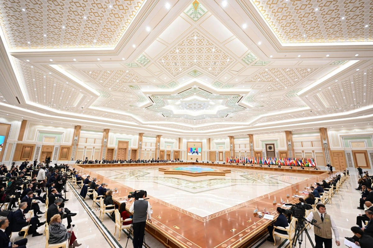 Ўзбекистон президенти: «Тинчлик ва ишонч — умумий фаровонлик асоси» Ўзбекистон президенти: «Тинчлик ва ишонч — умумий фаровонлик асоси»