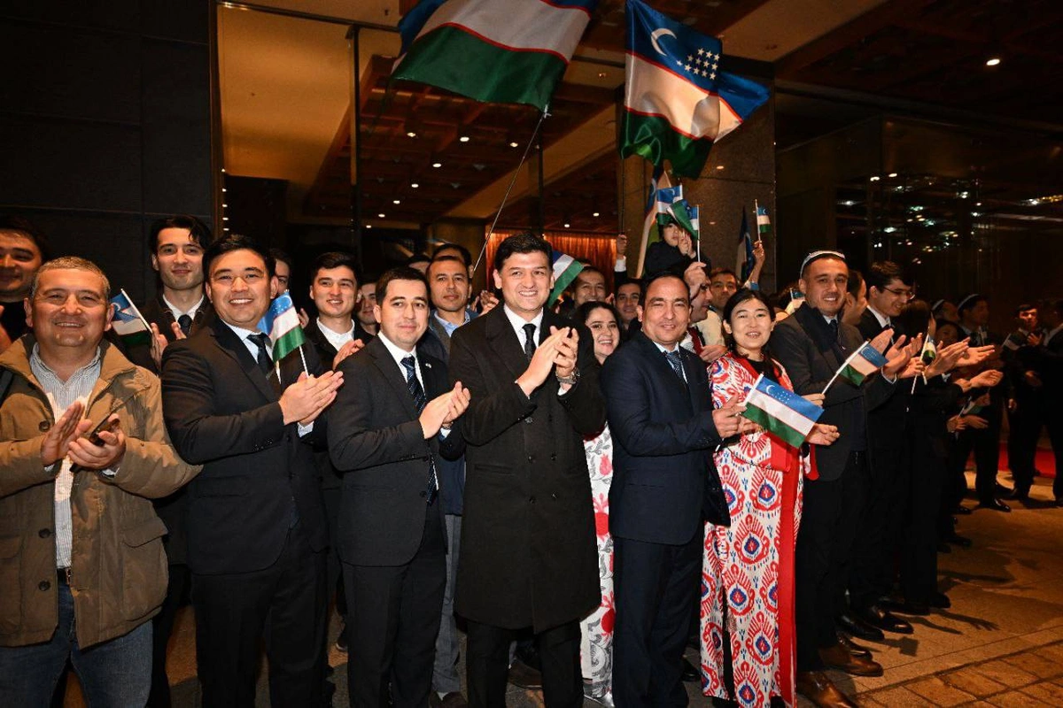 Шавкат Мирзиёев Японияга ташрифини ўзбекистонликлар билан учрашувдан бошлади (фото) Шавкат Мирзиёев Японияга ташрифини ўзбекистонликлар билан учрашувдан бошлади (фото)