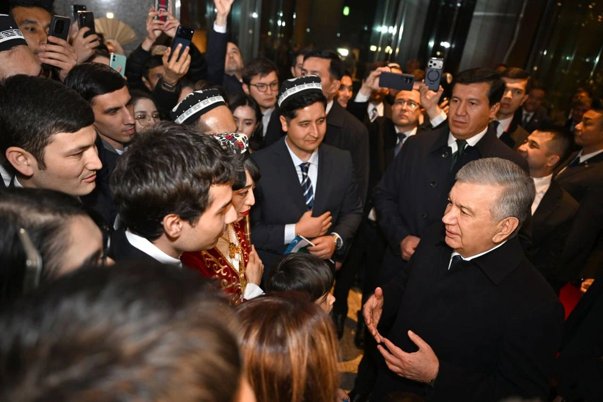 Шавкат Мирзиёев Японияга ташрифини ўзбекистонликлар билан учрашувдан бошлади (фото) Шавкат Мирзиёев Японияга ташрифини ўзбекистонликлар билан учрашувдан бошлади (фото)