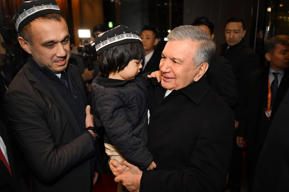 Шавкат Мирзиёев Японияга ташрифини ўзбекистонликлар билан учрашувдан бошлади (фото) Шавкат Мирзиёев Японияга ташрифини ўзбекистонликлар билан учрашувдан бошлади (фото)