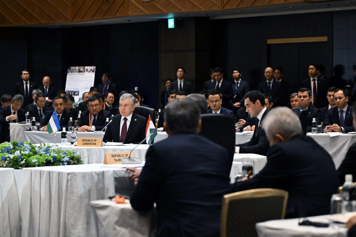 Ўзбекистон президенти «Марказий Осиё + Япония» биринчи саммитида қандай ташаббусларни илгари сурди?