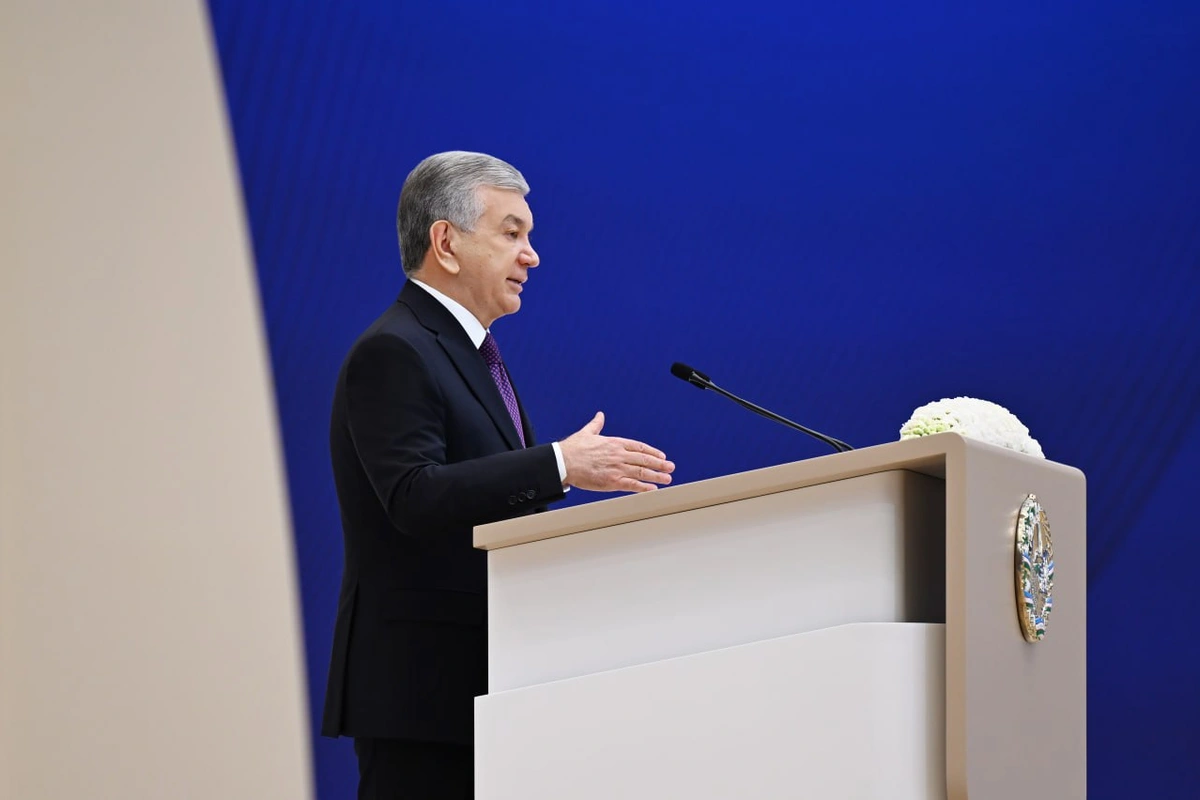 «Ислоҳотларга хиёнат». Президент коррупцияга қарши курашда «фавқулодда ҳолат» эълон қилди