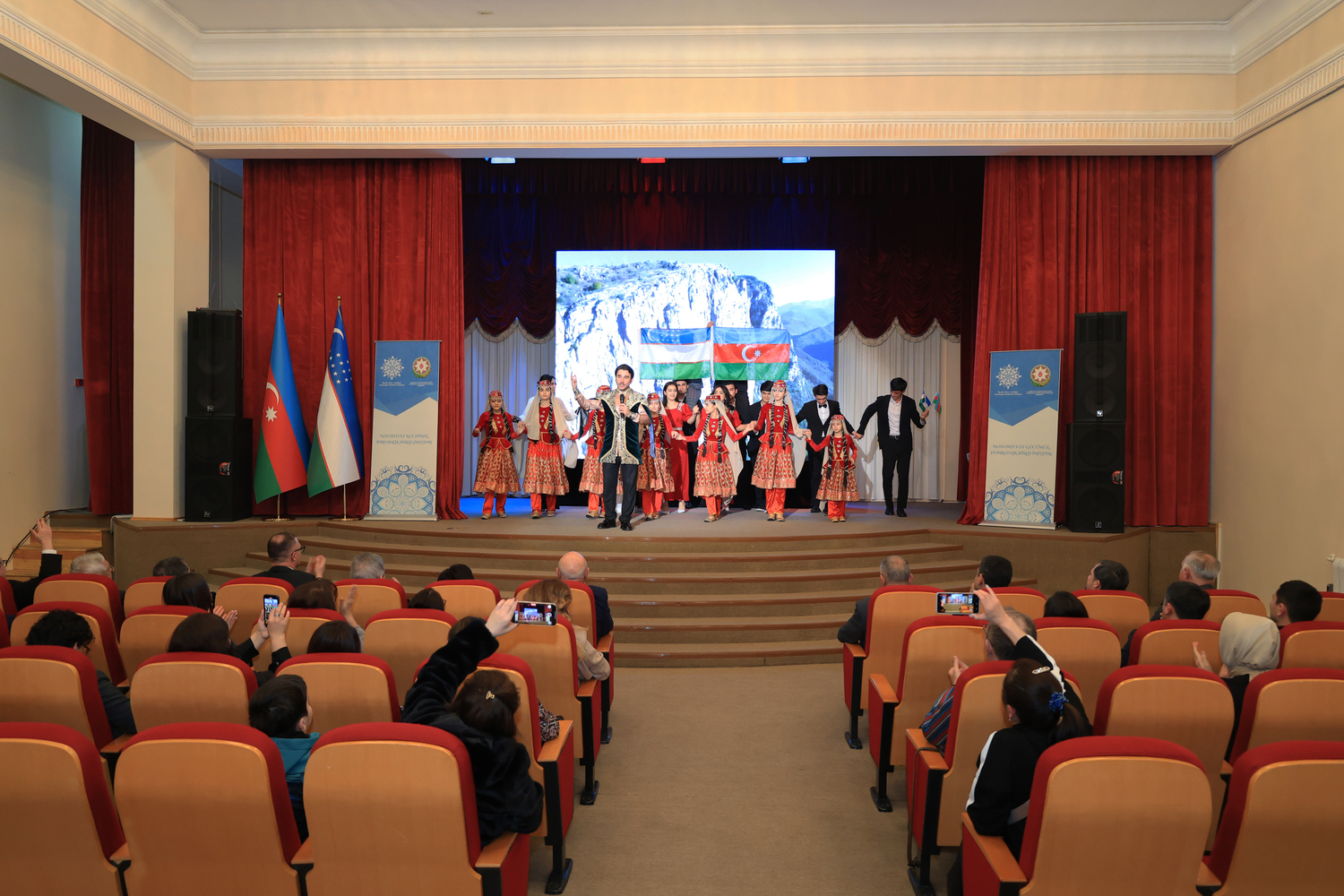 Toshkentda Dunyo Ozarbayjonliklarining Birdamligi Kuni va Yangi yil munosabati bilan bayram tadbiri o‘tkazildi