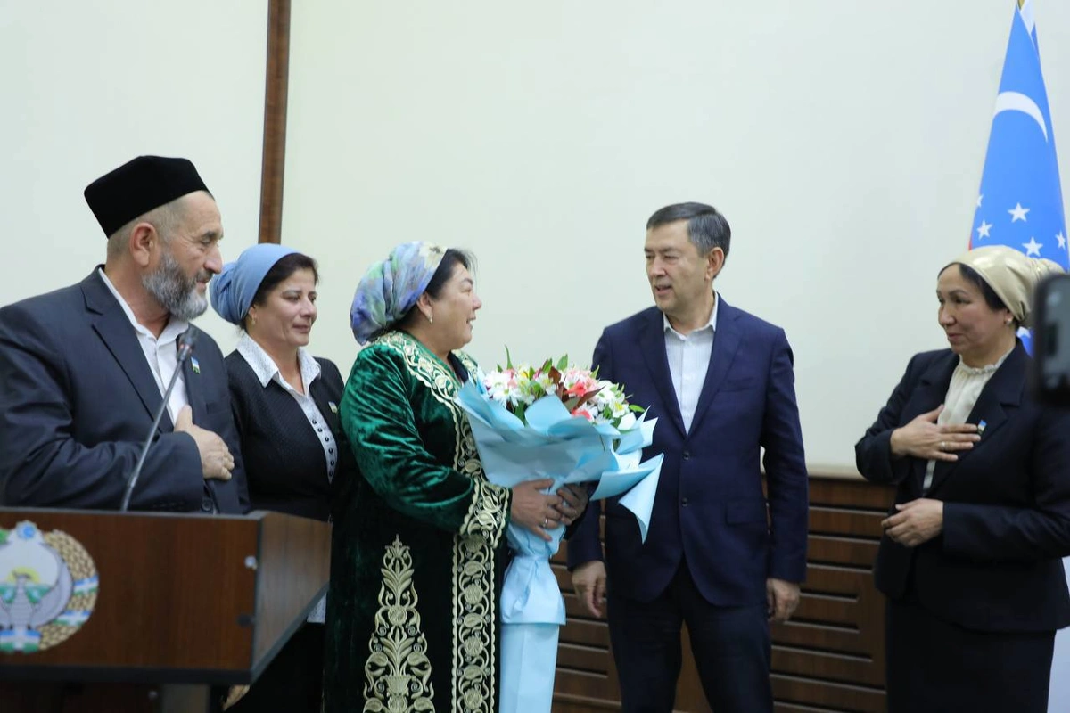 Боёвут ва Уйчи туманларида ҳам ҳокимлар алмашди Боёвут ва Уйчи туманларида ҳам ҳокимлар алмашди