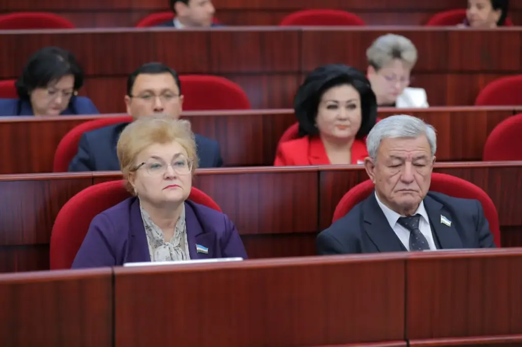 Тиббий ёрдам ва тиббиёт ходимлари фаолиятини тартибга солишга оид қонун лойиҳаси Олий Мажлиснинг биринчи ўқишида қабул қилинди