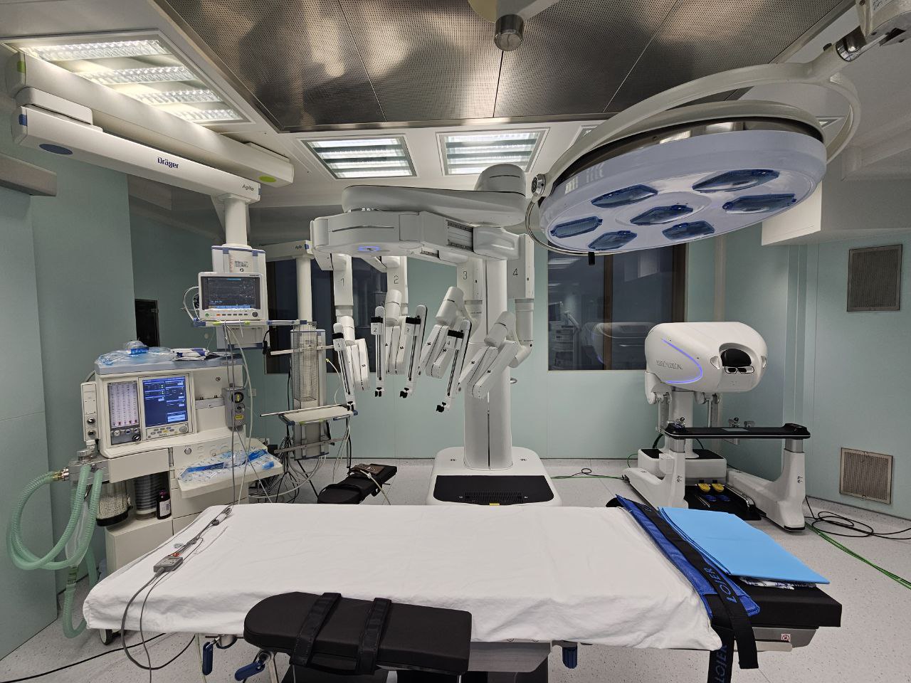 Академик В. Воҳидов номидаги Республика ихтисослаштирилган хирургия илмий-амалий тиббиёт марказида робот-ассистент хирургия технологияси жорий этилди