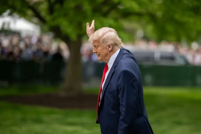 «Барчаси президентлик ваколатларини кенгайтириш ҳақида». Дарон Ажемоғлудан Трамп назарияси