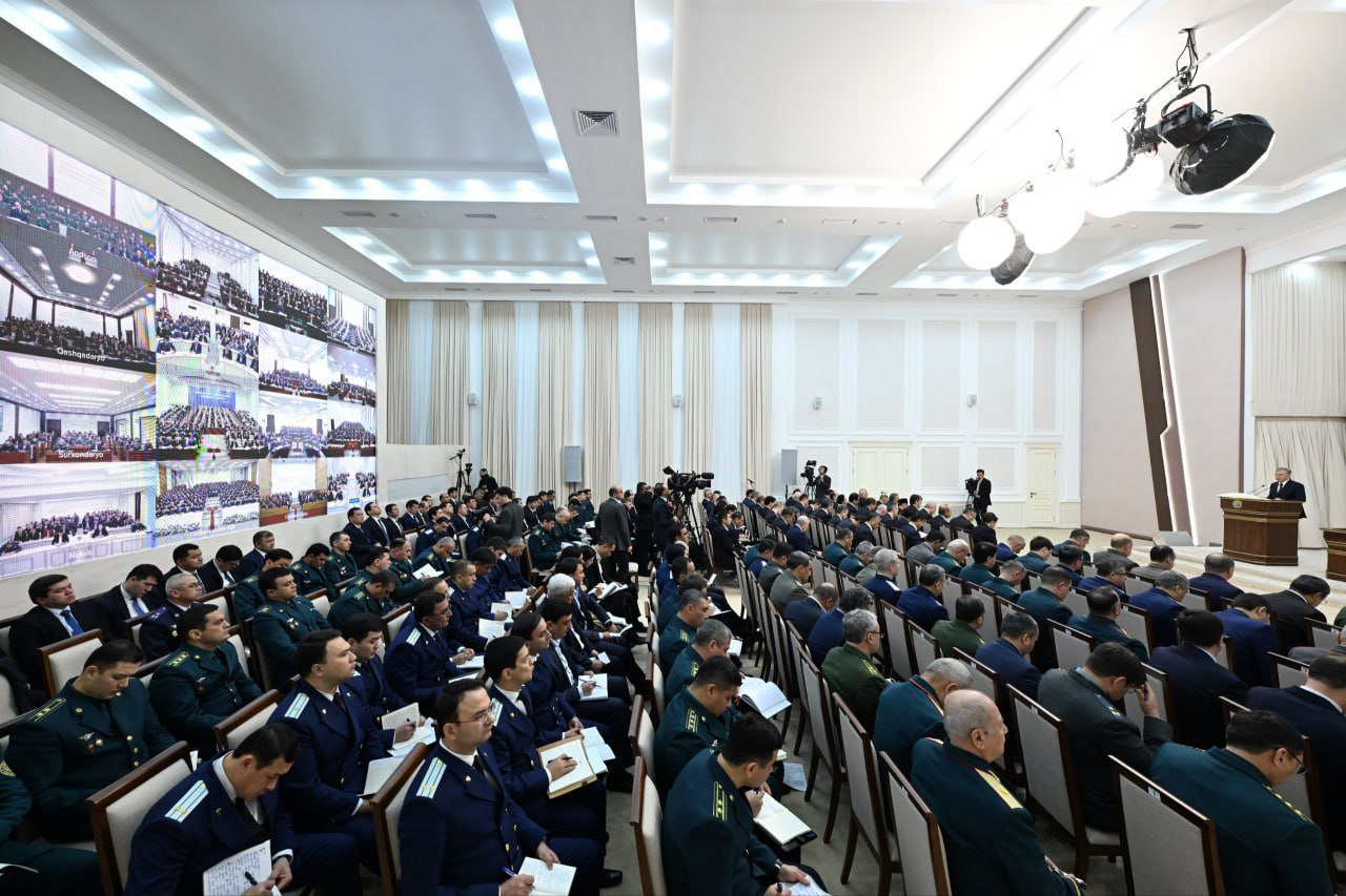 Шавкат Мирзиёев Тошкентдаги ҳуқуқни муҳофаза қилиш органлари фаолиятини танқид қилди, энг жинояткор туманларни номлади ва масъул раҳбарларни лавозимларидан четлатди