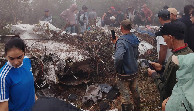 Колумбияда самолёт қулаши: барча 15 нафар йўловчи ҳалок бўлди