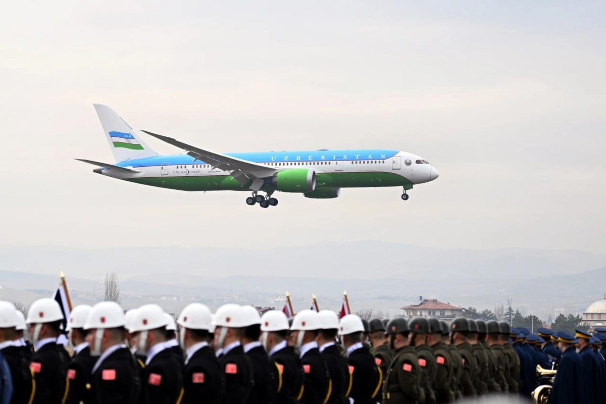 Ўзбекистон президенти Туркияга расмий ташриф билан етиб борди (+фото) Ўзбекистон президенти Туркияга расмий ташриф билан етиб борди (+фото)