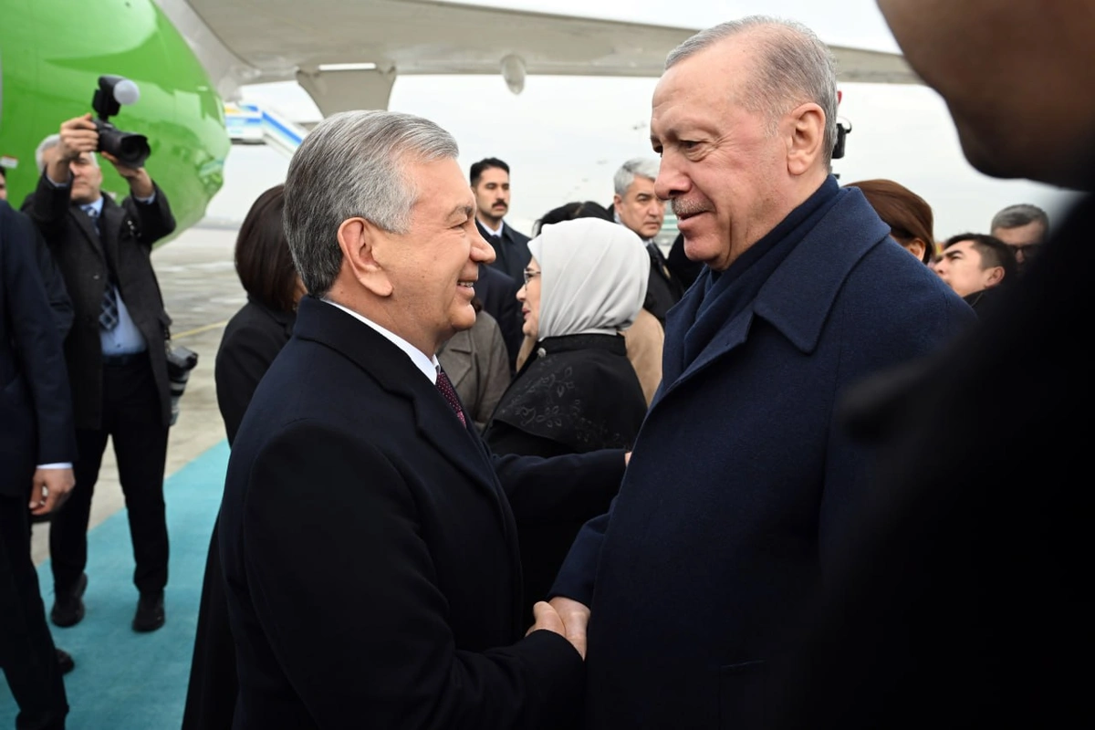 Ўзбекистон президенти Туркияга расмий ташриф билан етиб борди (+фото) Ўзбекистон президенти Туркияга расмий ташриф билан етиб борди (+фото)