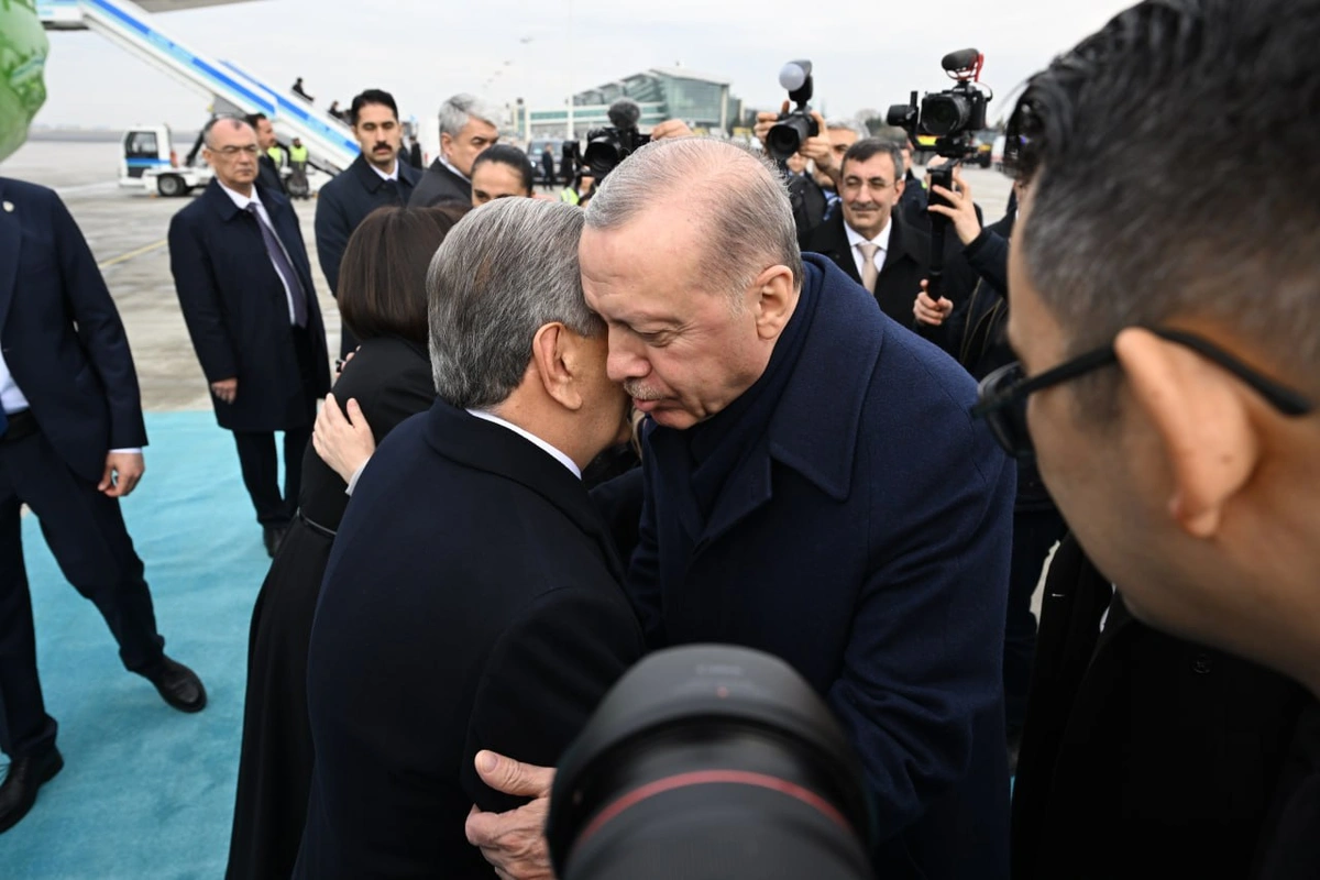 Ўзбекистон президенти Туркияга расмий ташриф билан етиб борди (+фото) Ўзбекистон президенти Туркияга расмий ташриф билан етиб борди (+фото)