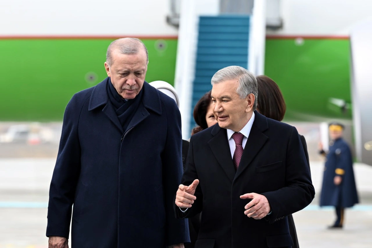 Ўзбекистон президенти Туркияга расмий ташриф билан етиб борди (+фото) Ўзбекистон президенти Туркияга расмий ташриф билан етиб борди (+фото)
