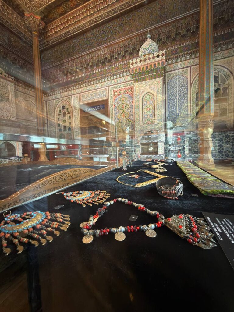 «Маржон оҳанглари» — Бухоро ва Самарқанд заргарлик санъати кўргазмаси очилди