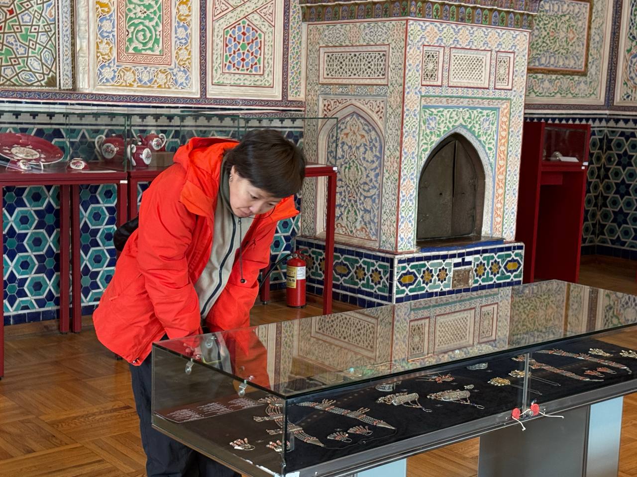 «Маржон оҳанглари» — Бухоро ва Самарқанд заргарлик санъати кўргазмаси очилди