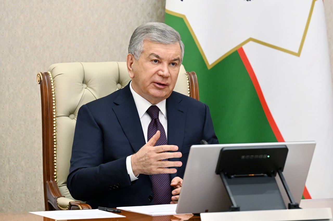 Президент Навоий аэропортини ва авиация соҳасини ислоҳ қилишни топширди