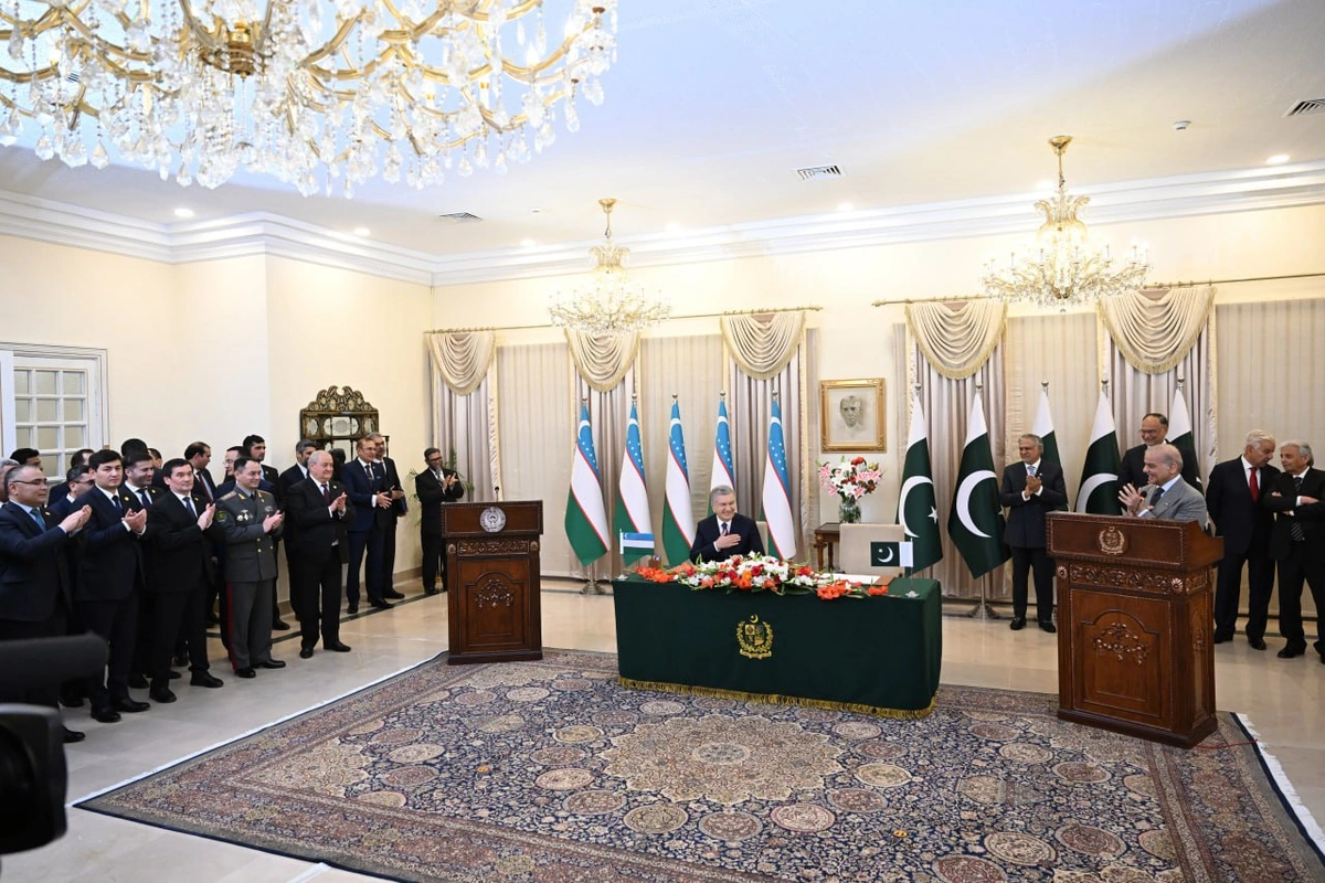 Ўзбекистон президенти Покистон университетининг фахрий доктори ва профессори бўлди