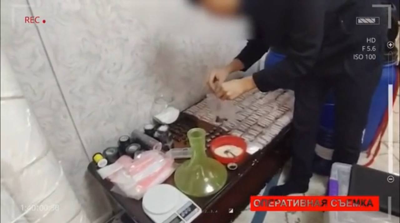 Тошкентда 2007 йил туғилган фуқаро нарколаборатория ташкил этган ҳолат фош этилди