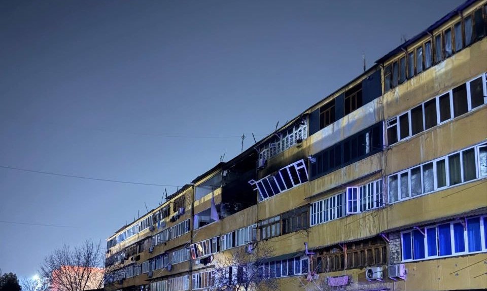 Кўқонда бир фуқаро кўп қаватли уйда содир бўлган портлаш натижасида ҳалок бўлди