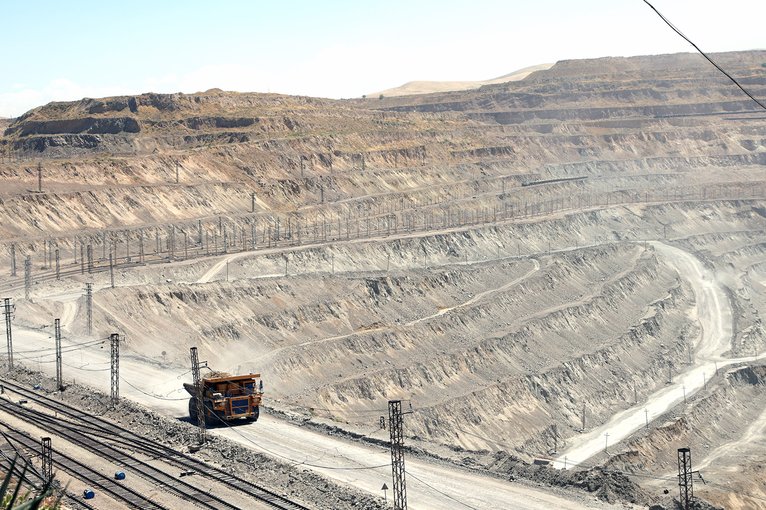 ОКМК 200 млн долларлик шартномалар бўйича тарқалган хабарларга ойдинлик киритди