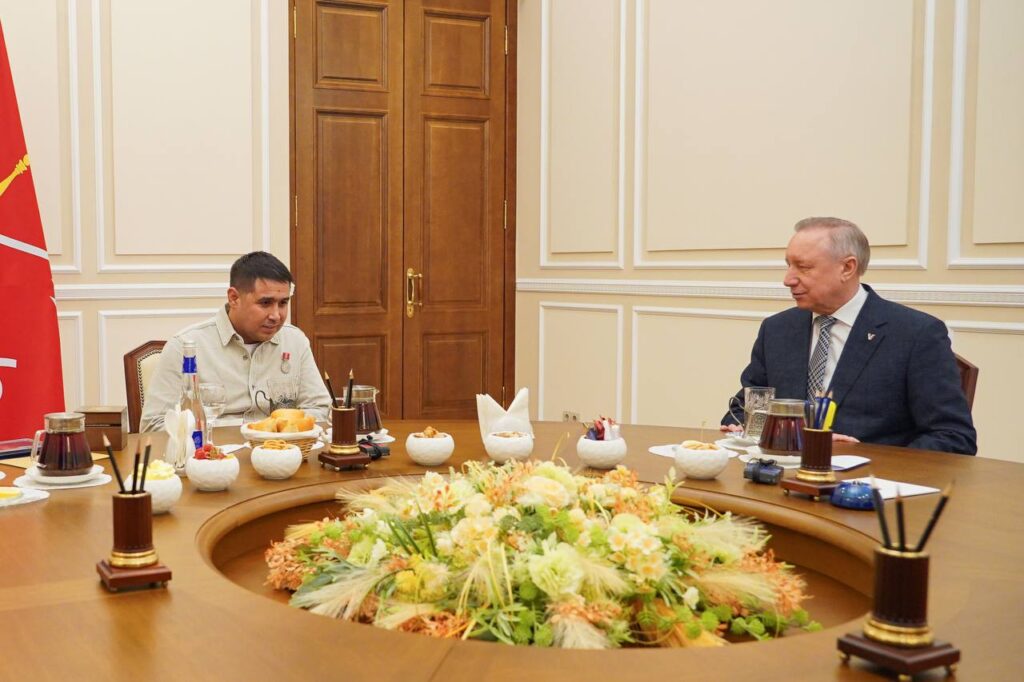 Санкт-Петербург губернатори Хайрулло Ибадуллаевни кўкрак нишони ва соат билан тақдирлади