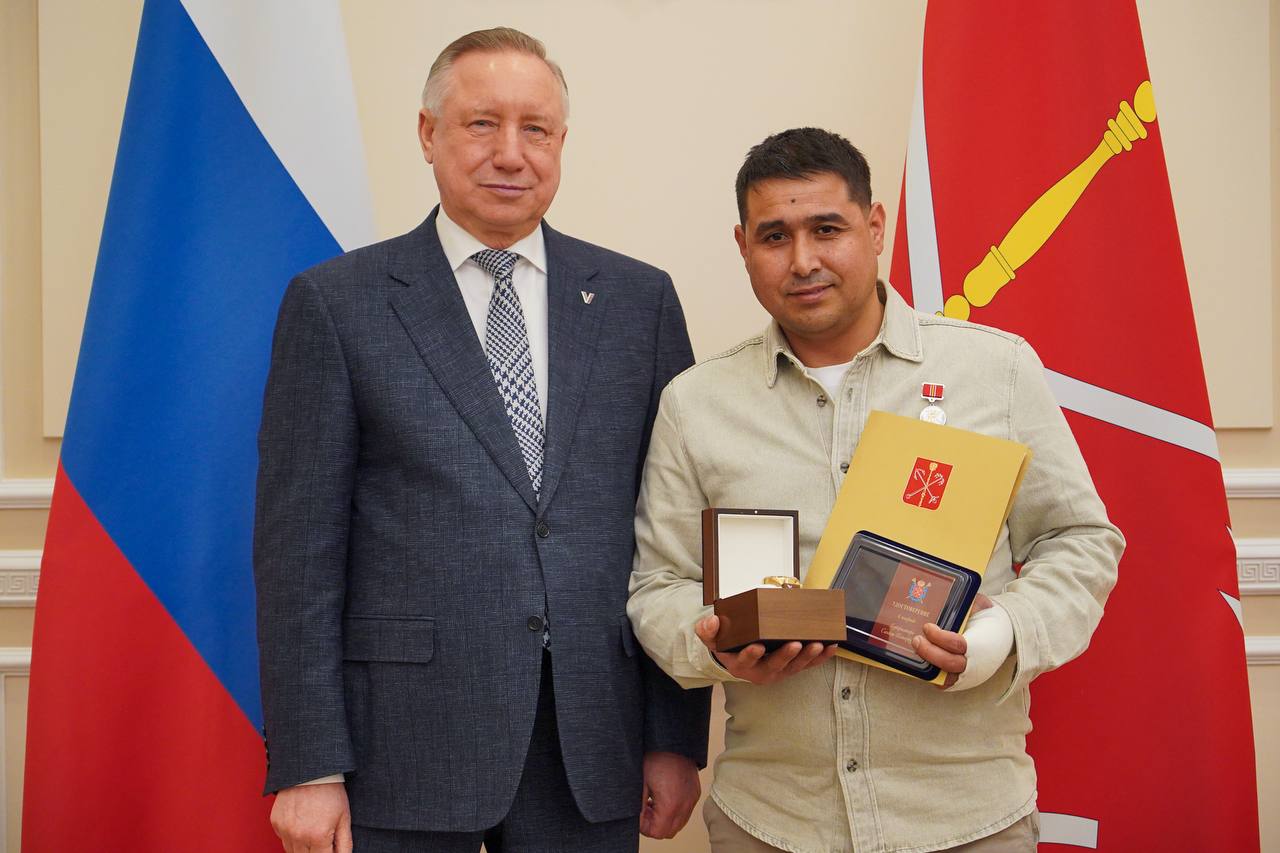 Санкт-Петербург губернатори Хайрулло Ибадуллаевни кўкрак нишони ва соат билан тақдирлади
