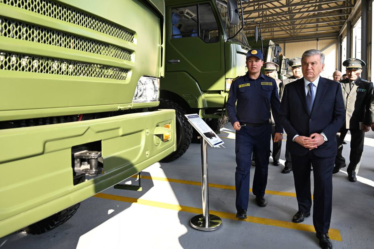 Президент Сурхондарёдаги ҳарбий қисм фаолияти билан танишди