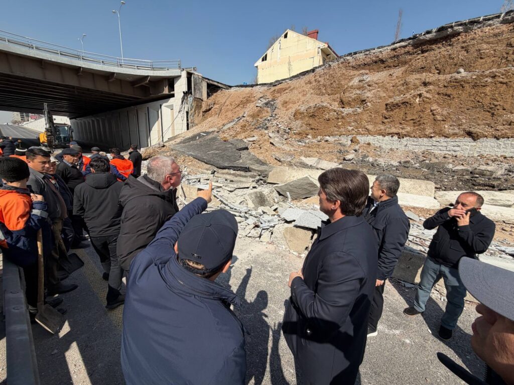 Тошкентда Темур Малик ва Буюк Ипак йўли кўчалари кесишмасидаги туннелнинг девори ўпирилиб кетди