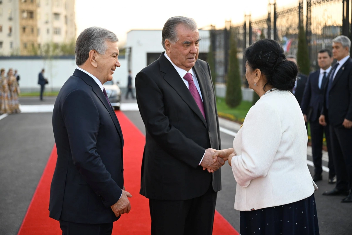 Тошкентда Тожикистон элчихонасининг янги биноси очилди (+фото) Тошкентда Тожикистон элчихонасининг янги биноси очилди (+фото)