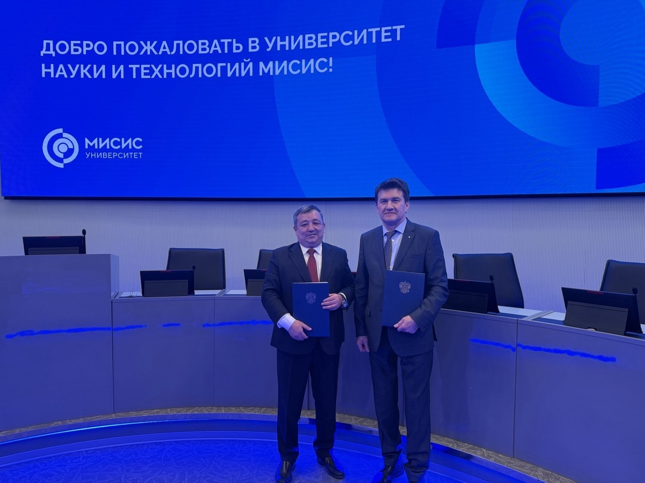 МИСИС Олмалиқ филиали ва Россиянинг «Цифра» корпорацияси ўртасида ҳамкорлик меморандуми имзоланди