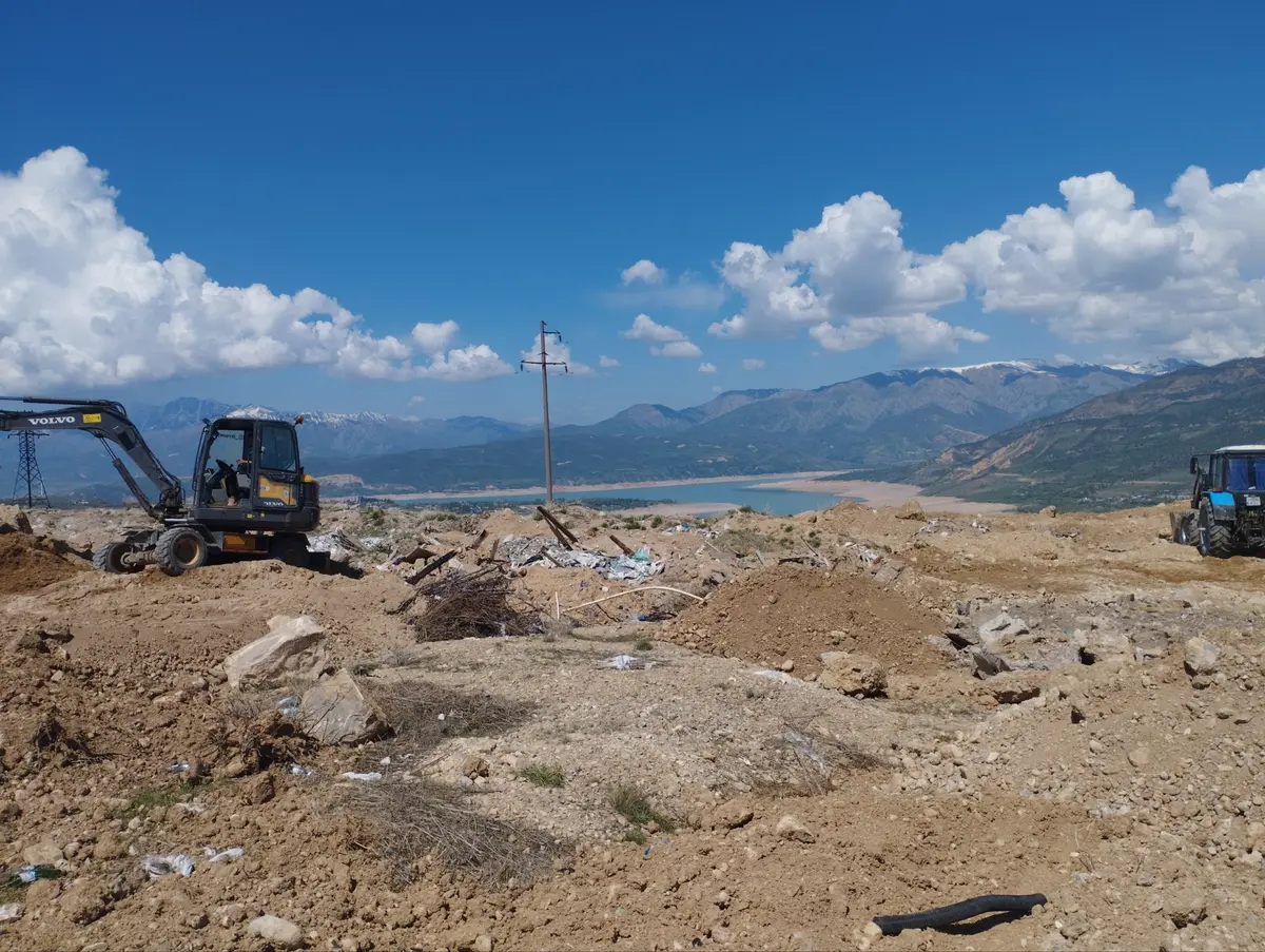 Бўстонлиқда ноқонуний чиқиндихона ҳолати аниқланди