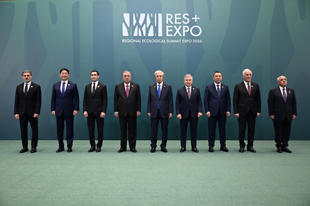 Фото: Шавкат Мирзиёев Остонадаги Минтақавий экологик саммит кўргазмасига ташриф буюрди