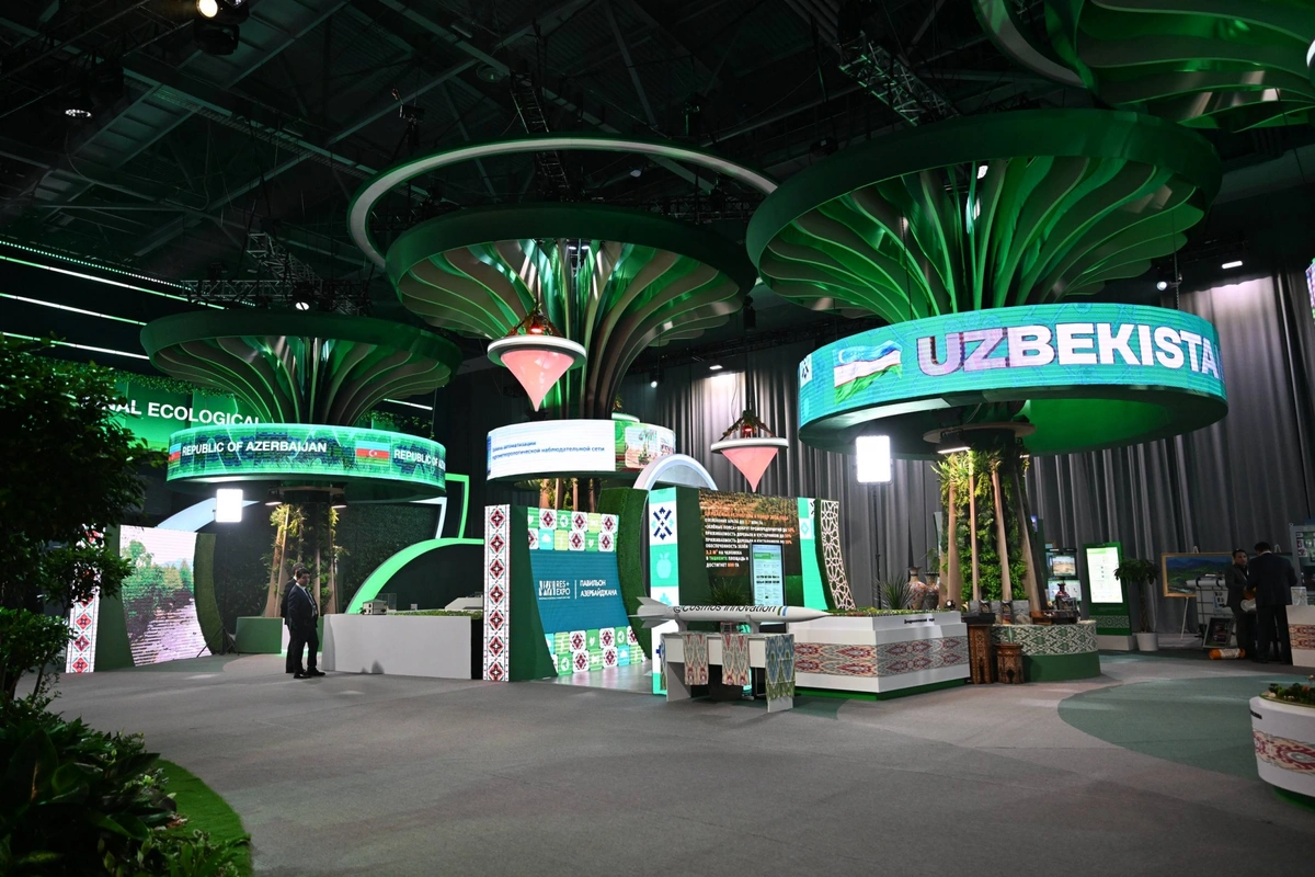 Фото: Шавкат Мирзиёев Остонадаги Минтақавий экологик саммит кўргазмасига ташриф буюрди