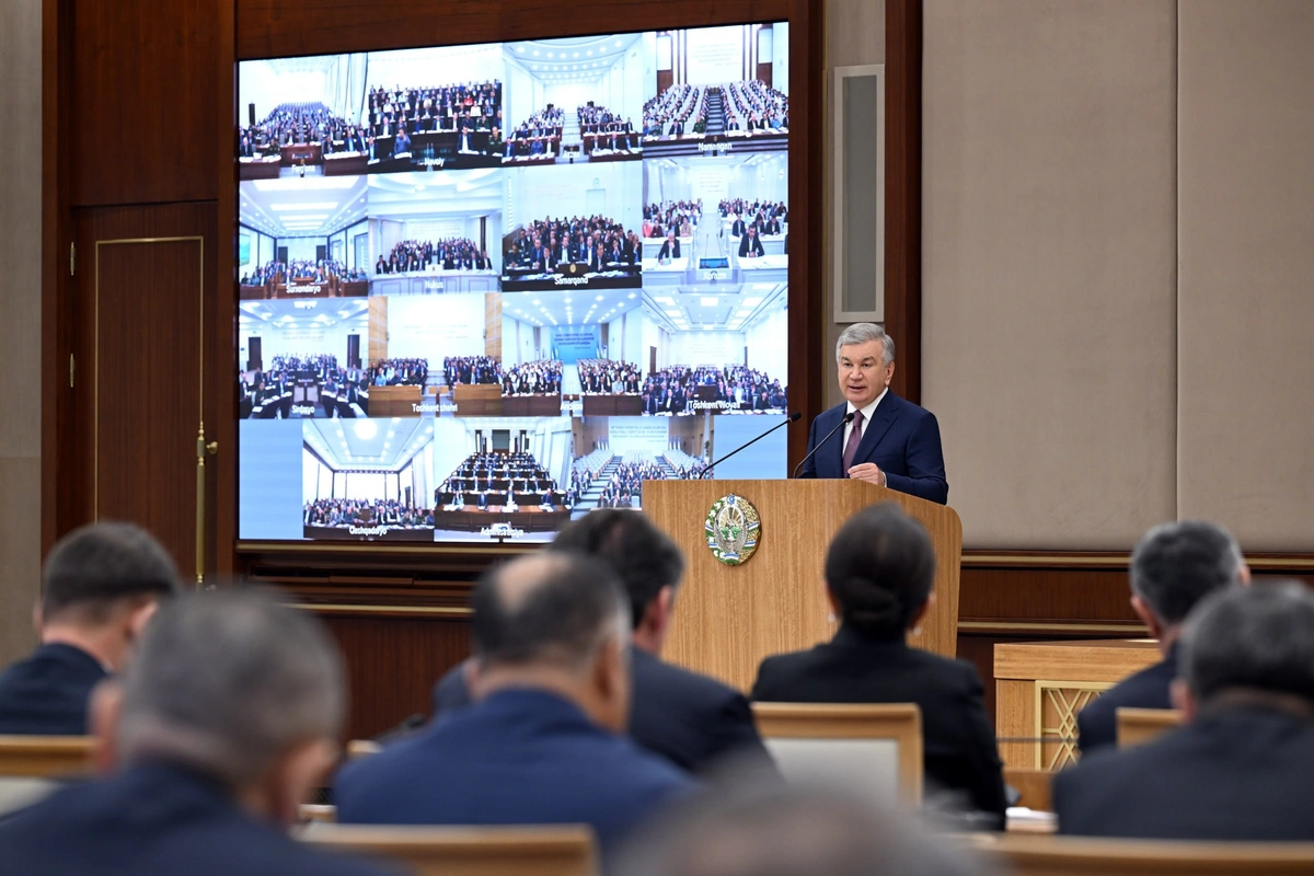 «Ким қандай нафас олаётганини кўриб, билиб турибман». Президент ҳокимлардан кафолат хатлари олди