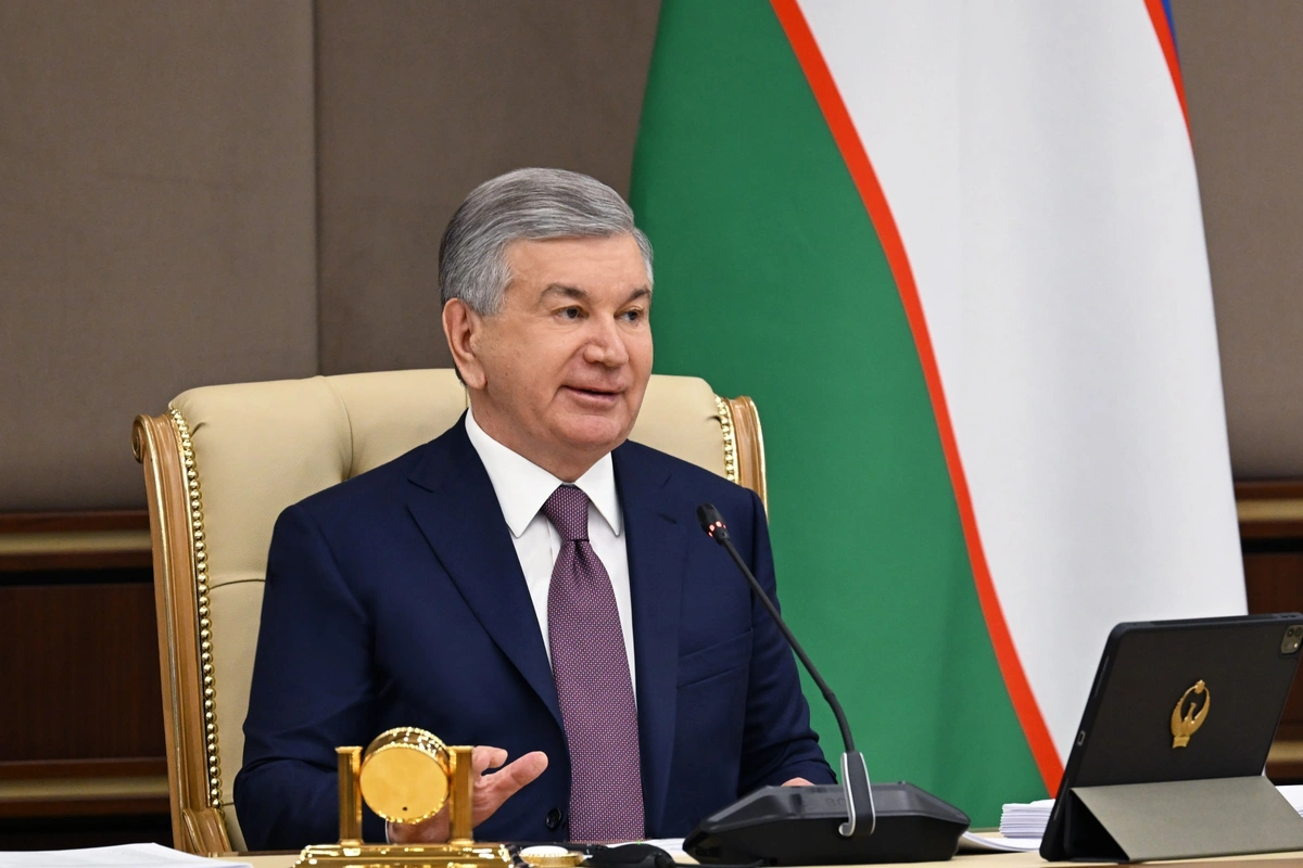 «Ким қандай нафас олаётганини кўриб, билиб турибман». Президент ҳокимлардан кафолат хатлари олди