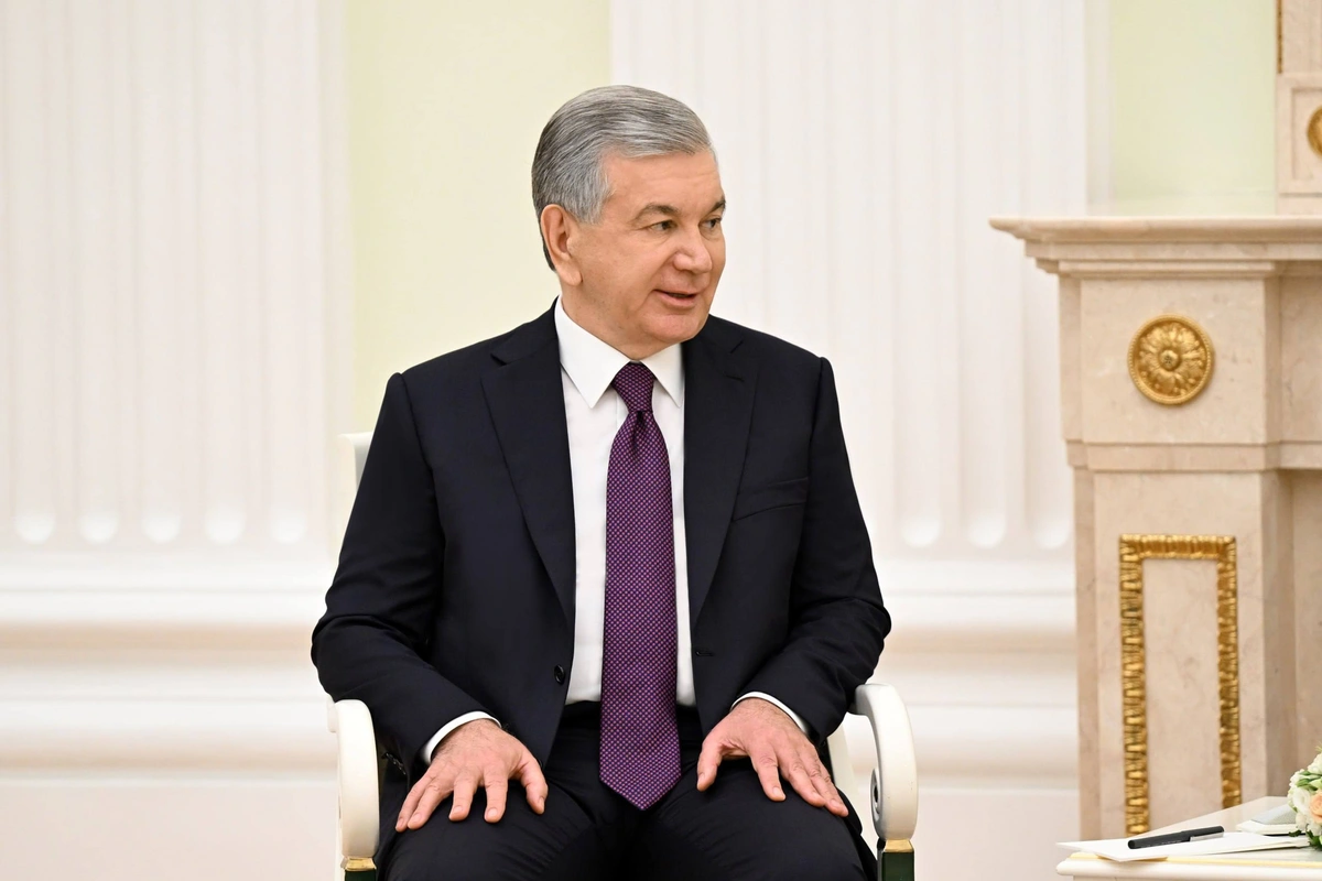 «Ташқи сигнал ва таҳдидларга қарамай, шу ерда эканингиз — алоҳида сигнал». Путин Мирзиёев билан учрашди