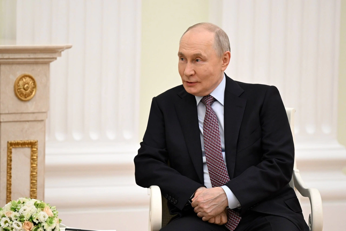 «Ташқи сигнал ва таҳдидларга қарамай, шу ерда эканингиз — алоҳида сигнал». Путин Мирзиёев билан учрашди