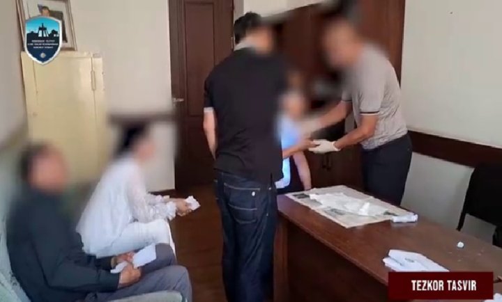 Наманганда имтиҳонсиз ҳайдовчилик гувоҳномаси олиб беришни ваъда қилган шахс қўлга олинди
